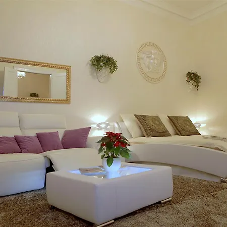 Luxury Versace Apartment *