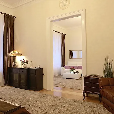 Luxury Versace Apartment Prague